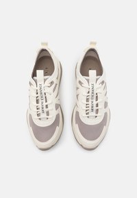 Armani Exchange LACE UP - Sportbačiai - off white/beige
