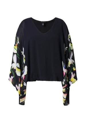 Černá halenka s výstřihem do V a dlouhými průsvitnými rukávy s barevnými květinovými vzory v bílé, žluté, růžové a zelené barvě.