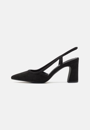 Escarpin noir en suede avec bout pointu, brides ajustables et talon épais. Design minimaliste avec texture lisse.