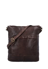 Sac bandoulière en cuir marron foncé avec sangle réglable et poche avant, présenté sur fond blanc.