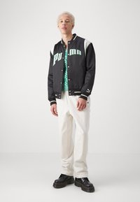 Puma FOR THE FANBASE VARSITY - Bombejakke - black