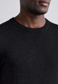 Filippa K Strickpullover - black