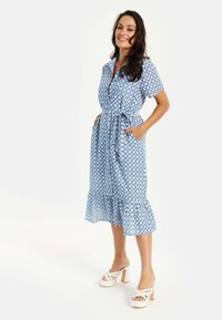 Liquorish EMBROIDERY  - Shirt dress - blue