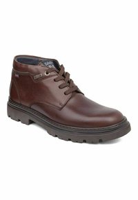 Botas de tobillo de cuero marrón con punta redonda, diseño con cordones, suela de goma texturizada y sutiles detalles de costura.