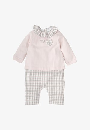 T-shirt rose à manches longues avec un col à volants à carreaux, broderie florale ; assorti à un pantalon à carreaux avec fermetures à pression.