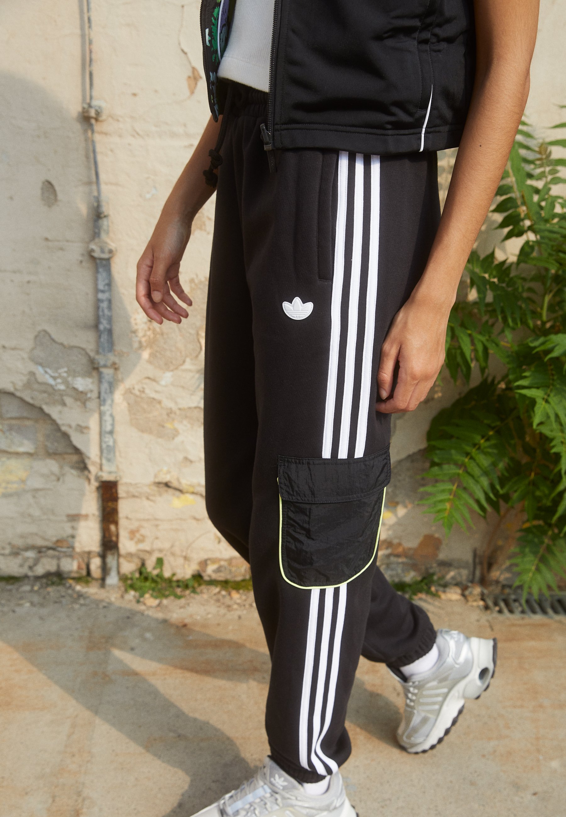 adidas Originals PANT - Cargo trousers 
