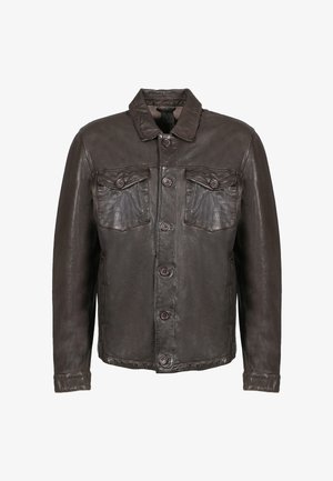 Veste en cuir marron avec fermeture à boutons, deux poches poitrine et un col classique. Texture lisse avec une finition légèrement vieillie.
