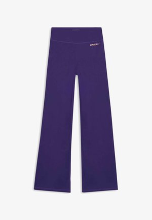 Pantaloni a zampa d'elefante viola realizzati in materiale elasticizzato con una texture liscia. Presentano una vita alta e un piccolo logo in un colore a contrasto.