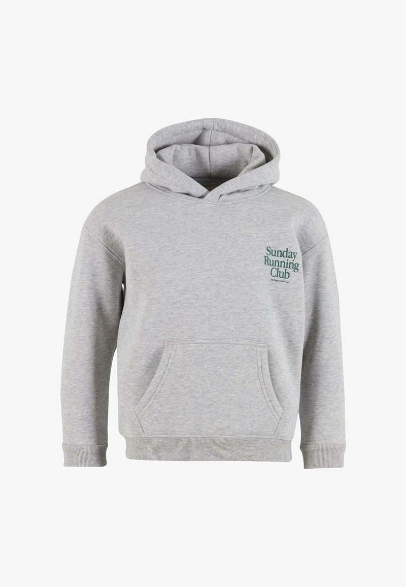 Felpa grigia con cappuccio realizzata in un tessuto morbido. Presenta una tasca frontale e una scritta verde che dice "Sunday Running Club" sul petto.