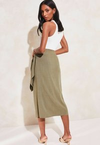 Lipsy TIE WAIST MIDI  TALL  - Átlapolós szoknya - khaki green