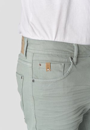Koroshi, KOROSHI REGULAR COTTON MEN'S SHORT JEANS REGULAR COTTON MEN'S SHORT JEANS - Jeans Shorts - verde   green