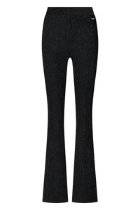 Pantaloni negri con evazare dintr-un material texturat, cu un tiv elastic și dungi verticale subtile pentru un plus de detaliu.