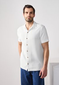 Pier One by Zalando - STRUCTURED SHORTSLEEVE WAFFLE SHIRT - Shirt - white Thumbnail Image 1