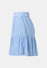 Jupe à rayures verticales bleu et blanc avec une ceinture élastique et un ourlet volanté froncé.