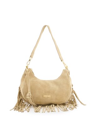 Sac à main en daim beige avec ferrures dorées, détails en franges, forme incurvée et deux bretelles d'épaule, dont une ajustable, étiquetée "VENEZIA".
