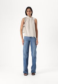 Vero Moda Tall VMTESSA PEARL - Džíny Relaxed Fit - medium blue denim