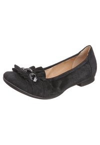 Svart mocka platt sko med en volangdetalj på tån och dekorativa svarta knappar. Stängd tådesign med en låg klack.