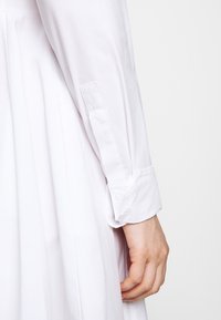 Steffen Schraut Skjortklänning - white