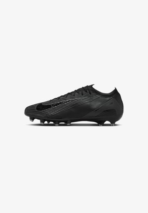 Crampons de football noirs avec une tige texturée, au design épuré, lacets à l'avant et crampons coniques sur la semelle pour une meilleure traction.