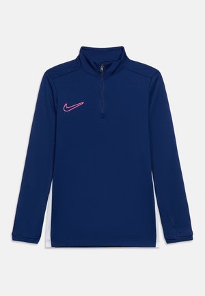 Marineblå sportsgenser med lange ermer, kvartglidelås og rosa Nike-logo på venstre bryst, med hvite sidepaneler.