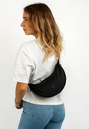 Larkson SOLVEIG SMALL HALF MOON  - Keresztpántos táska - black