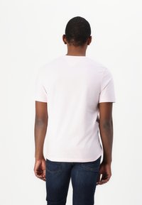 Tommy Hilfiger ESSENTIAL V NECK - Basic T-shirt - light pink