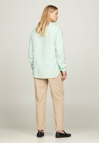 Tommy Hilfiger PIGMENT DYED  - Camicia - mint gel