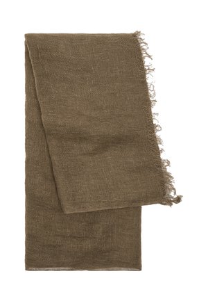 Brązowy lniany szal o teksturowanym splotcie i postrzępionych brzegach, prostokątny kształt, lekki, odpowiedni do różnych stylów i zastosowań.