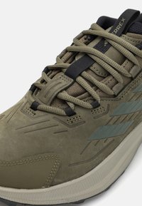 Adidas Terrex TRAILMAKER 2 LEA - Vaelluskengät - olive strata/silver pebble
