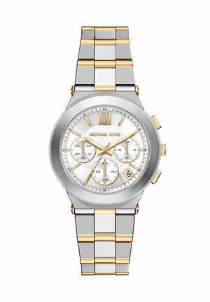 Srebrno-złoty zegarek chronograf Michael Kors z białą tarczą, rzymską cyfrą XII, trzema subtarczami, złotymi wskazówkami i datownikiem na godzinie 4.