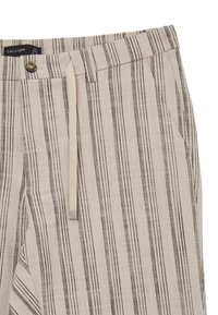 Pantaloni beige a righe realizzati in tessuto leggero con righe nere orizzontali, dotati di chiusura con bottone e due tasche laterali.