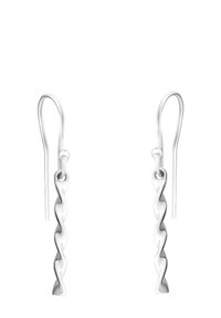 Vriden silverörhängen med en slimmad, avlång design. Har en trådkrok med en slät, polerad yta.