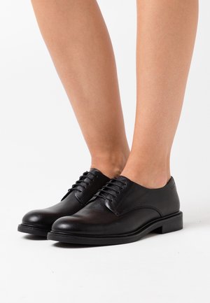 Vagabond, Derbies - black