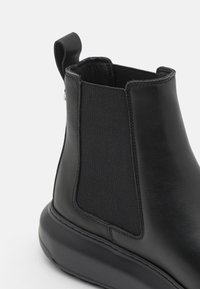 KARL LAGERFELD KAPRI LUG MID GORE BOOT - Classic ankle boots - black