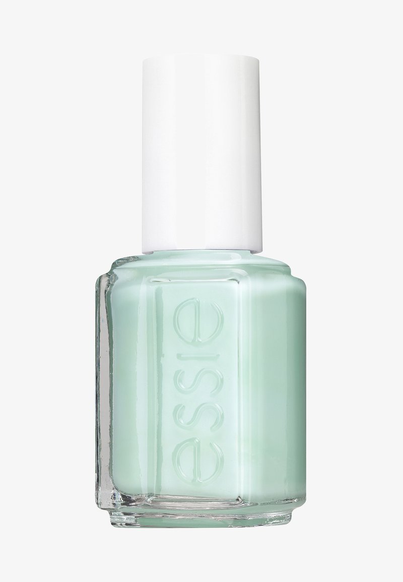 Smalto per unghie verde menta in una bottiglia di vetro trasparente, con un tappo bianco quadrato. Presenta il nome del marchio impresso sul lato.