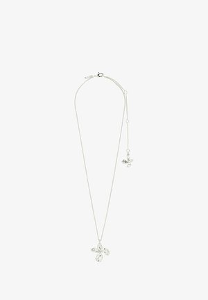 Silberne Kette mit einer zarten Kette und einem floralen Anhänger, der vier blütenblattformige Formen zeigt, verziert mit klaren Strasssteinen.