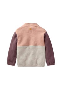 Fleecejacke in rosa, creme und lila Abschnitten, mit hohem Kragen, sichtbaren Nähten und einem quadratischen Logotag auf der Rückseite.