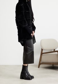 Patrizia Pepe Abrigo de invierno - black