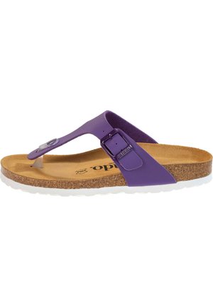 Lilla flip-flop sandal med en tekstureret korkbund, PVC-rem og justerbar spænde. Hvid gummisål. Behageligt og afslappet design.