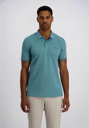Lichtblauw poloshirt met een zachte textuur, voorzien van een drieknoops sluiting, korte mouwen met zwart-witte strepen en een logo detail.