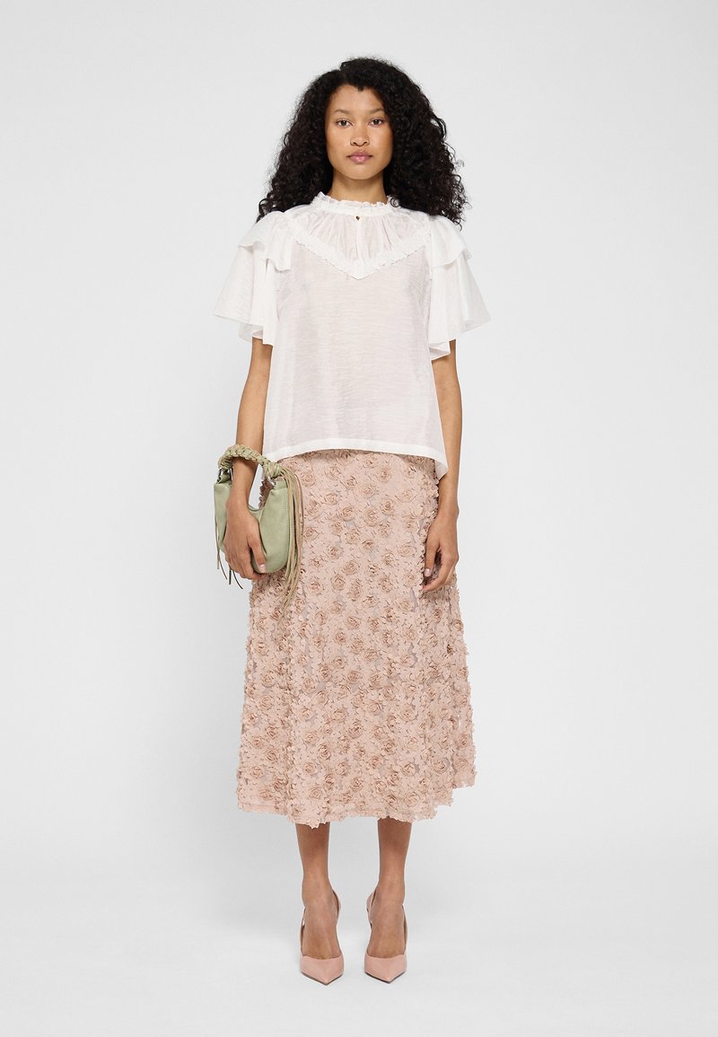 Ayollar kiyimidagi yigitlarning porno videolari