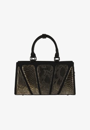 Borsa nera con una forma strutturata caratterizzata da dettagli in motivo serpente dorato e nero. Texture liscia con doppi manici superiori e accessori metallici.