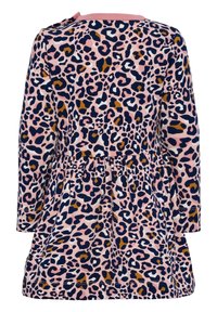 Vestido de niña pequeña de manga larga con un estampado de leopardo en rosa, azul marino, blanco y marrón, y detalle de cintura fruncida.