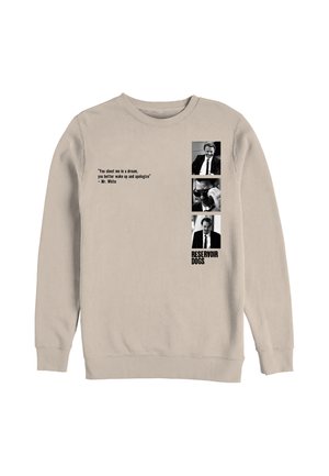 Beige sweatshirt met drie zwart-witfoto’s van een man in een pak en tekst met een citaat en de woorden "Reservoir Dogs."