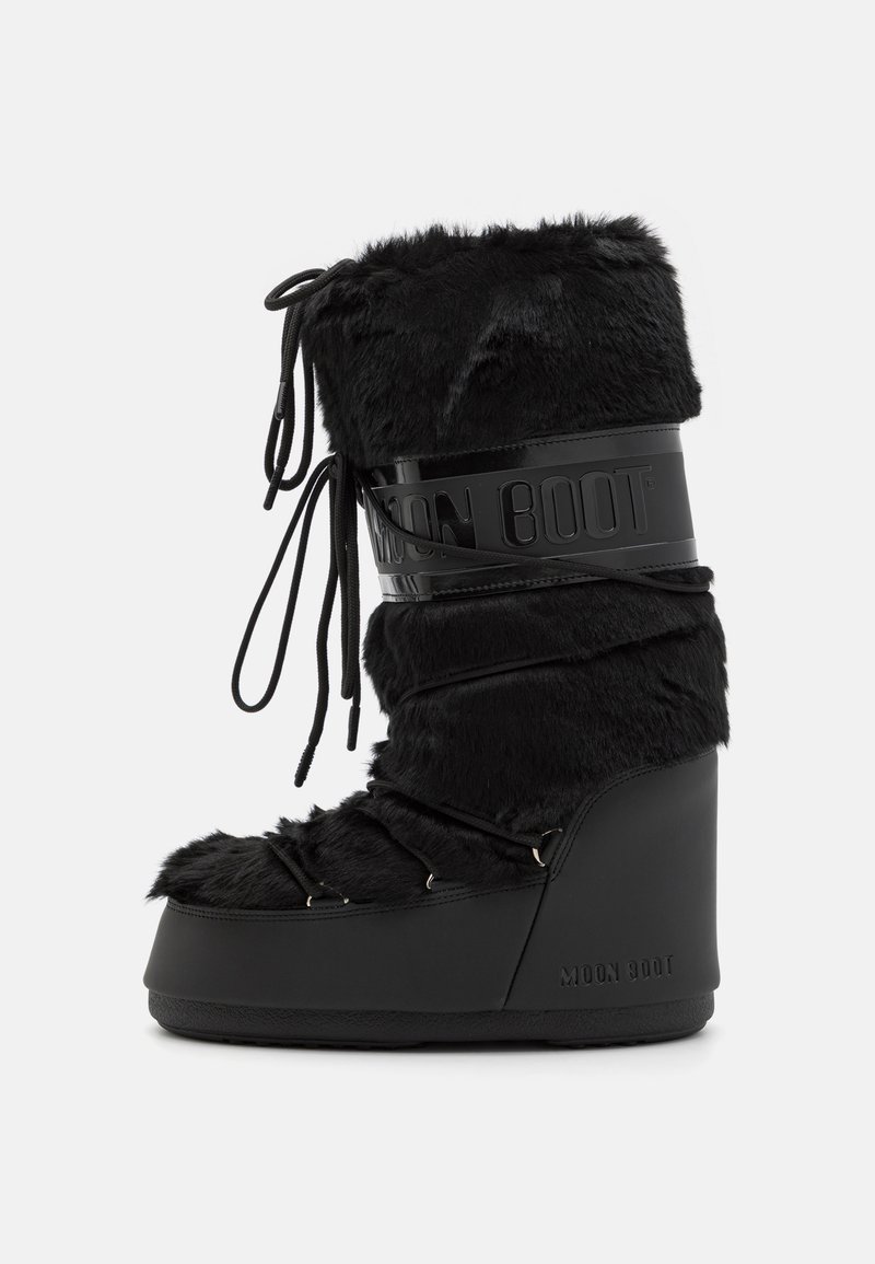 Botte Moon noire avec tige en fausse fourrure, lacets ajustables et semelle épaisse. Présente une bande noire brillante avec un détail logo.
