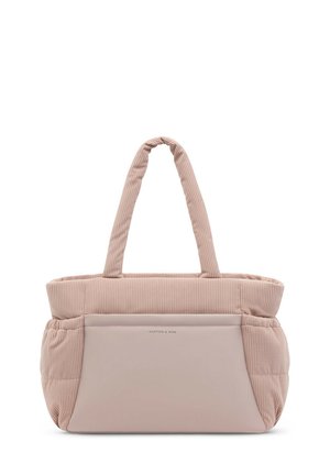 Zachtroze ribfluwelen stoffen tas met gevoerde handvatten en een glad voorvak met het label "Kapten & Son".