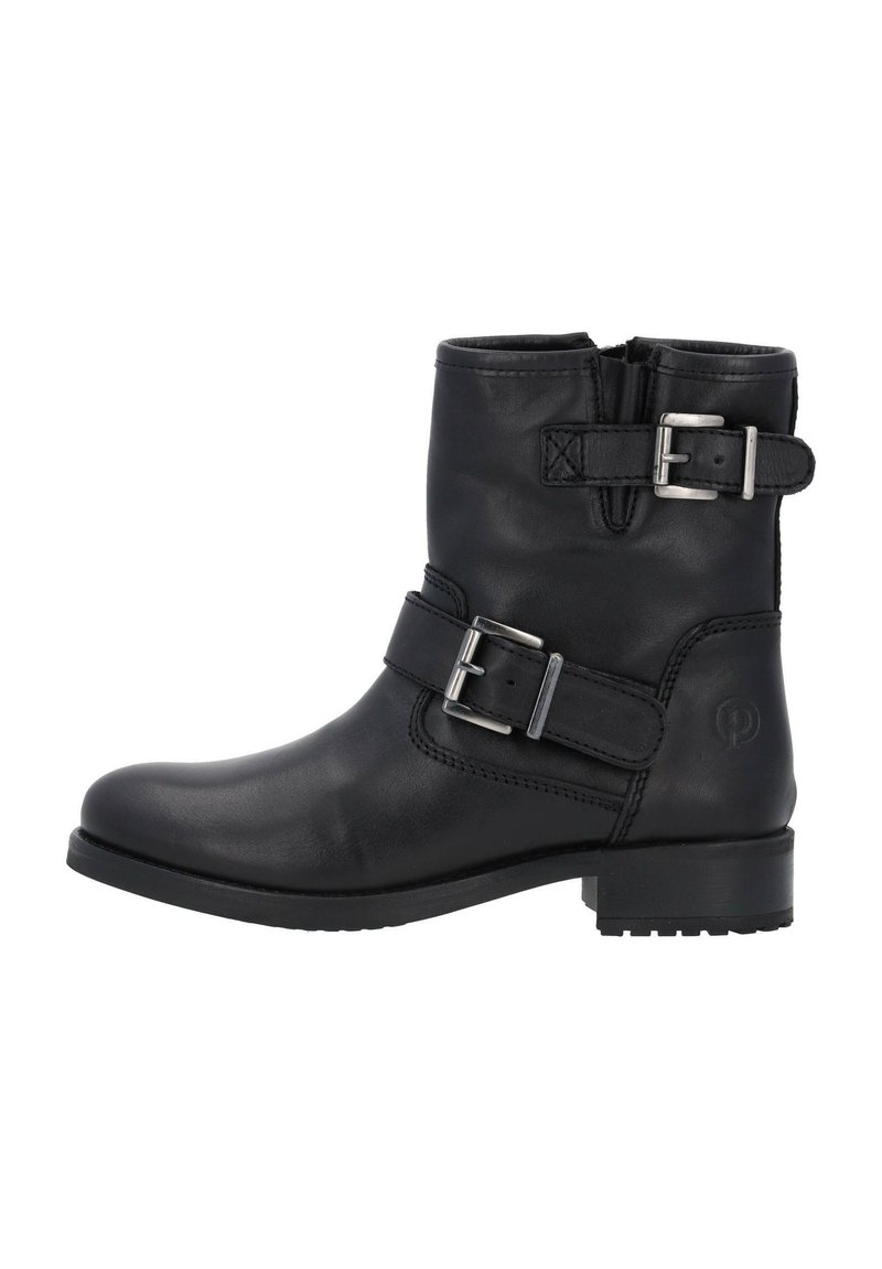 Botines de cuero negro hasta el tobillo con punta redonda, acentos de hebilla plateada y un tacón bajo. Cuenta con un cierre de cremallera y una superficie texturizada.