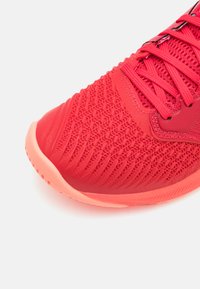 ASICS NETBURNER BALLISTIC 3 - Chaussures de volley - speed red/sun coral