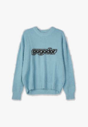 Heleheline koheline sviiter, millel on ümmargune kaelus, pikad varrukad ja tumepruun brodööriga sõna "pagador" rinnal. Pehme tekstuur.