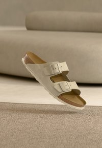 ARIZONA LEVE OYSTERN REGULAR UNISEX - Sandals - oyster